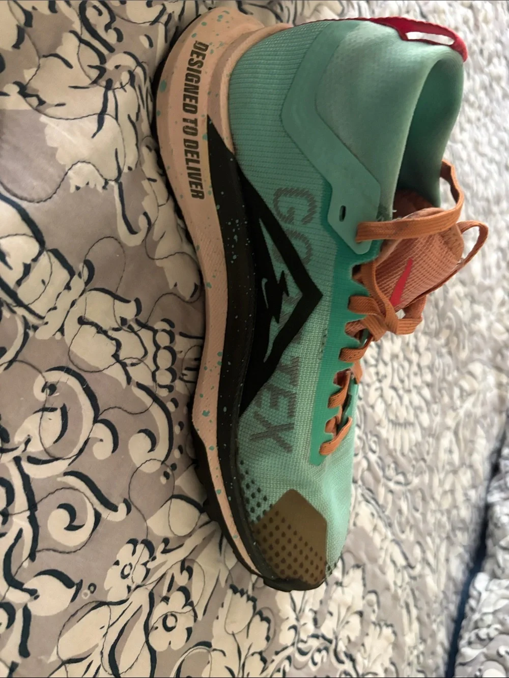 Nike Women’s size 7 trail, Goretext running Shoes in Emerald rise/Amber Brown